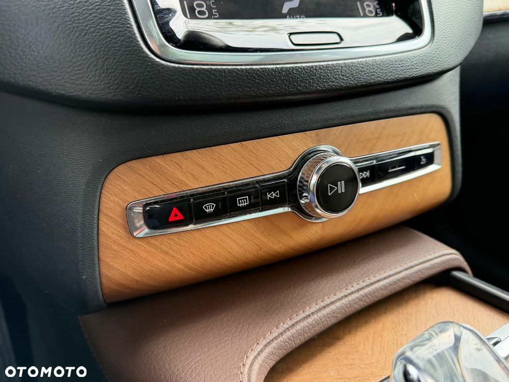 Volvo XC 90 - 33