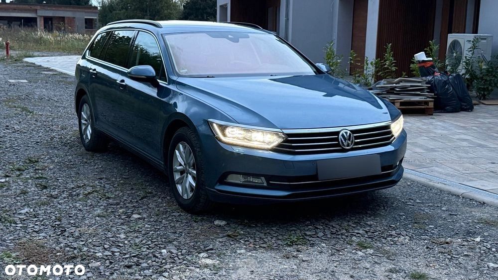 Volkswagen Passat - 1
