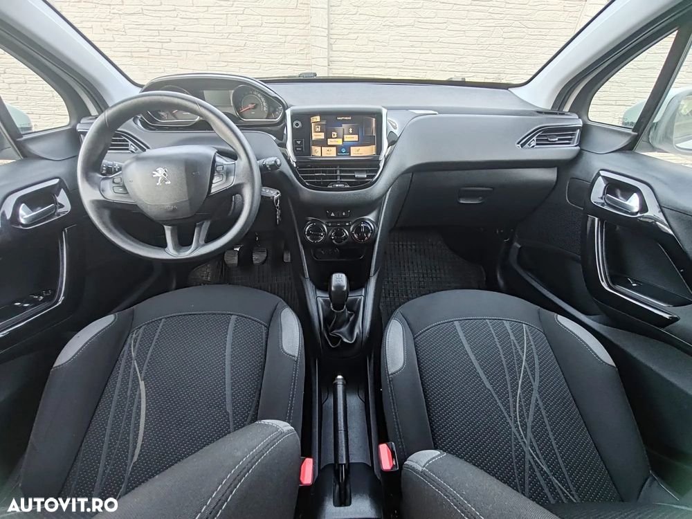 Peugeot 208 - 14