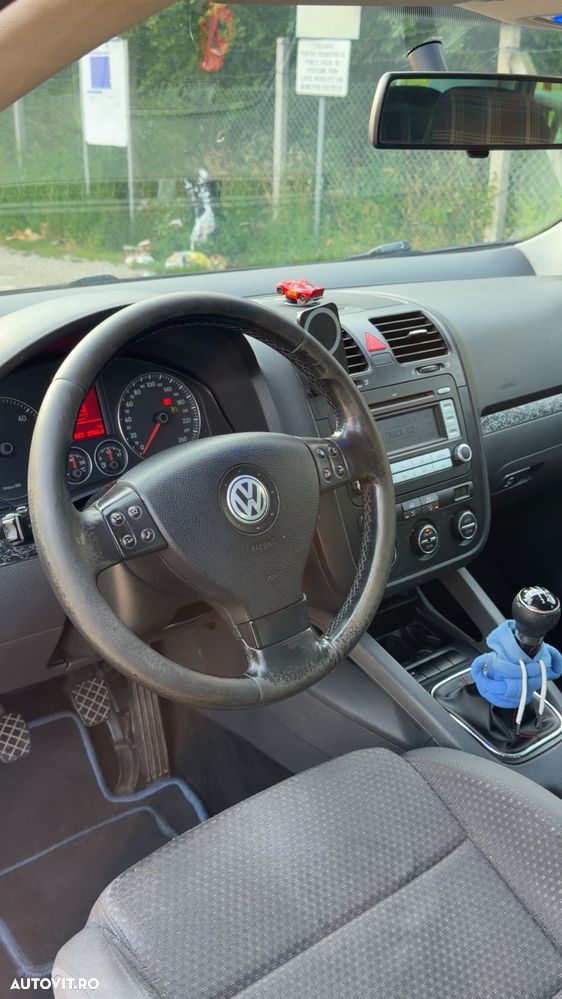 Volkswagen Jetta - 8