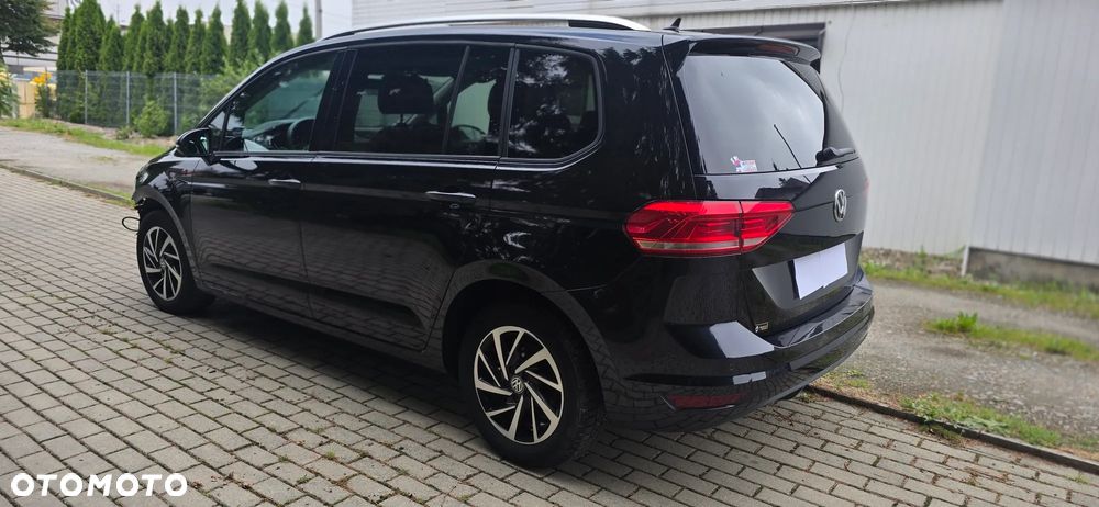 Volkswagen Touran - 8