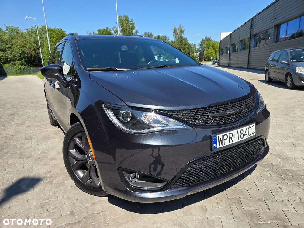 Chrysler Pacifica - 3
