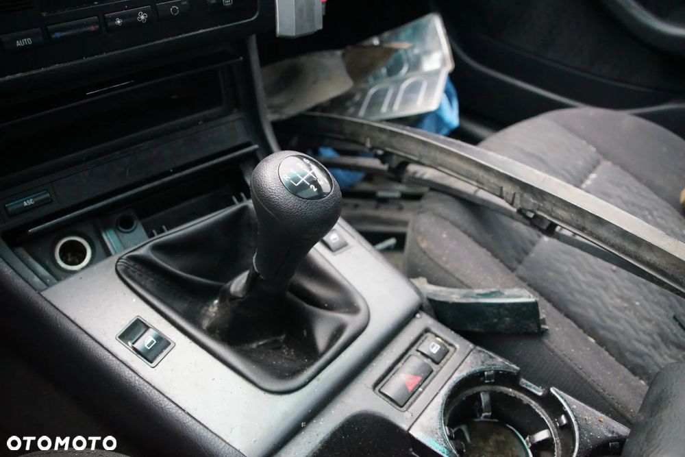 Auto na części - BMW E46 1.9 118 KM M43B19 7505600 386 1998R Silnik Skrzynia Drzwi Błotnik Klapa Zderzak Lampa Lusterko Szyba Deska Kokpit Sterownik Moduł Czujnik Licznik Kierownica Panel - 13