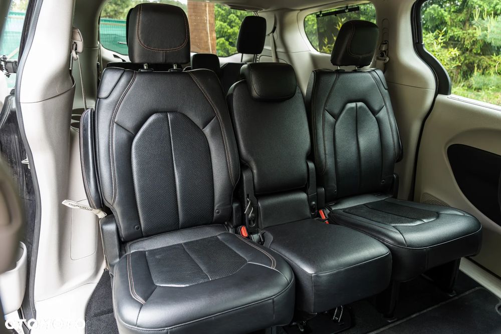 Chrysler Pacifica - 37