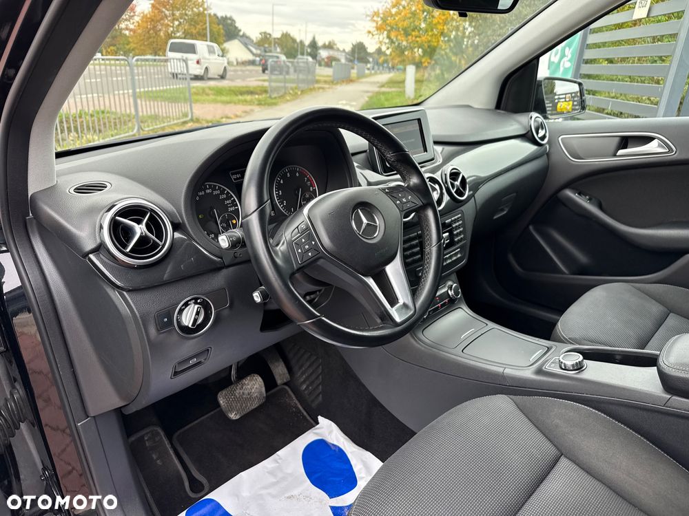 Mercedes-Benz Klasa B 180 7G-DCT UrbanStyle Edition - 17