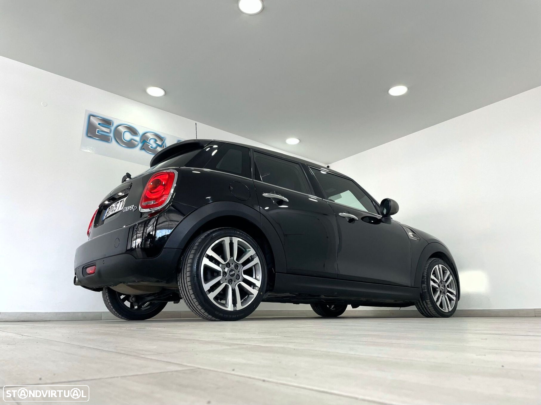 MINI 5 Portas Cooper D Auto - 16
