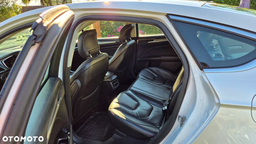 Ford Fusion - 10