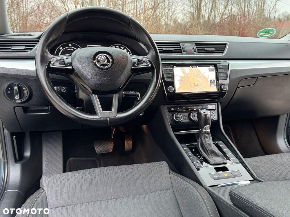 Skoda Superb 2.0 TDI DSG Premium Edition - 34