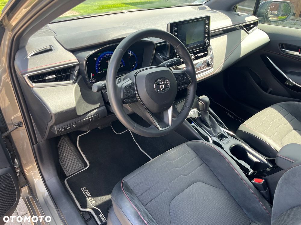 Toyota Corolla 2.0 Hybrid Executive - 16