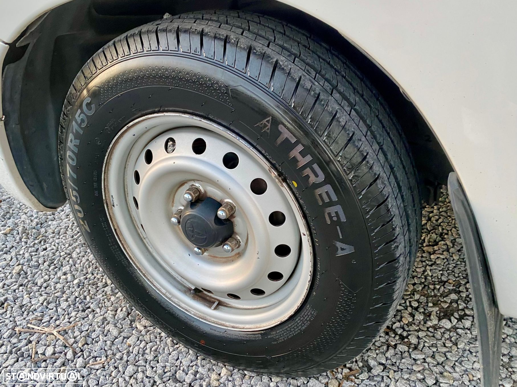 Toyota Hilux 2.5 D-4D 2WD CE PM+AC - 11