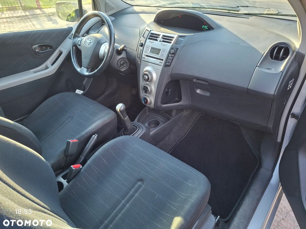 Toyota Yaris 1.0 VVT-i Team - 10