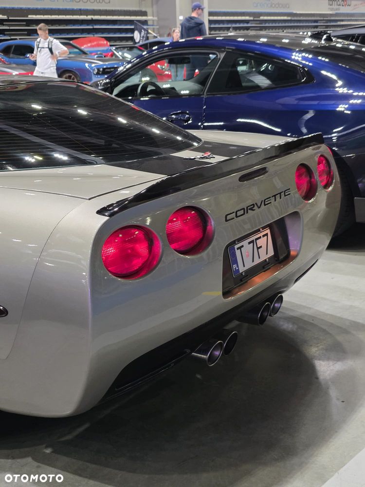 Chevrolet Corvette - 10