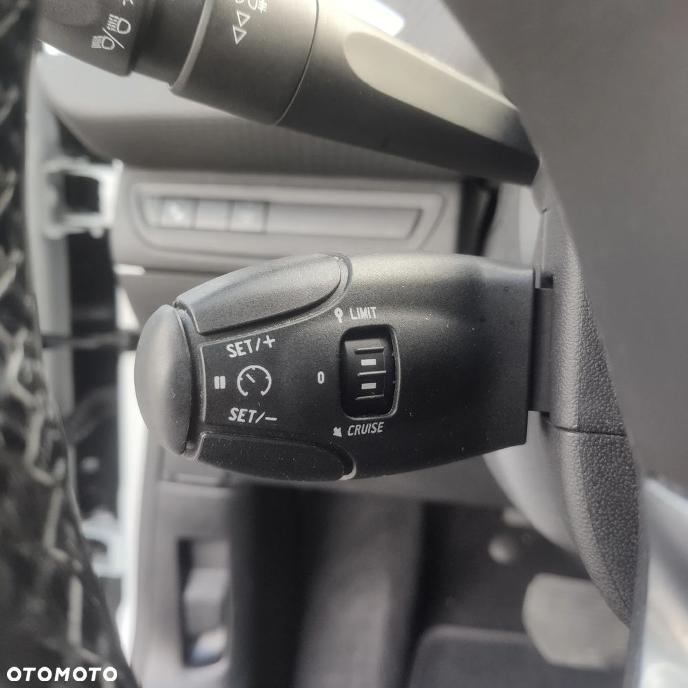 Peugeot 2008 1.2 Pure Tech Allure S&S EAT6 - 32