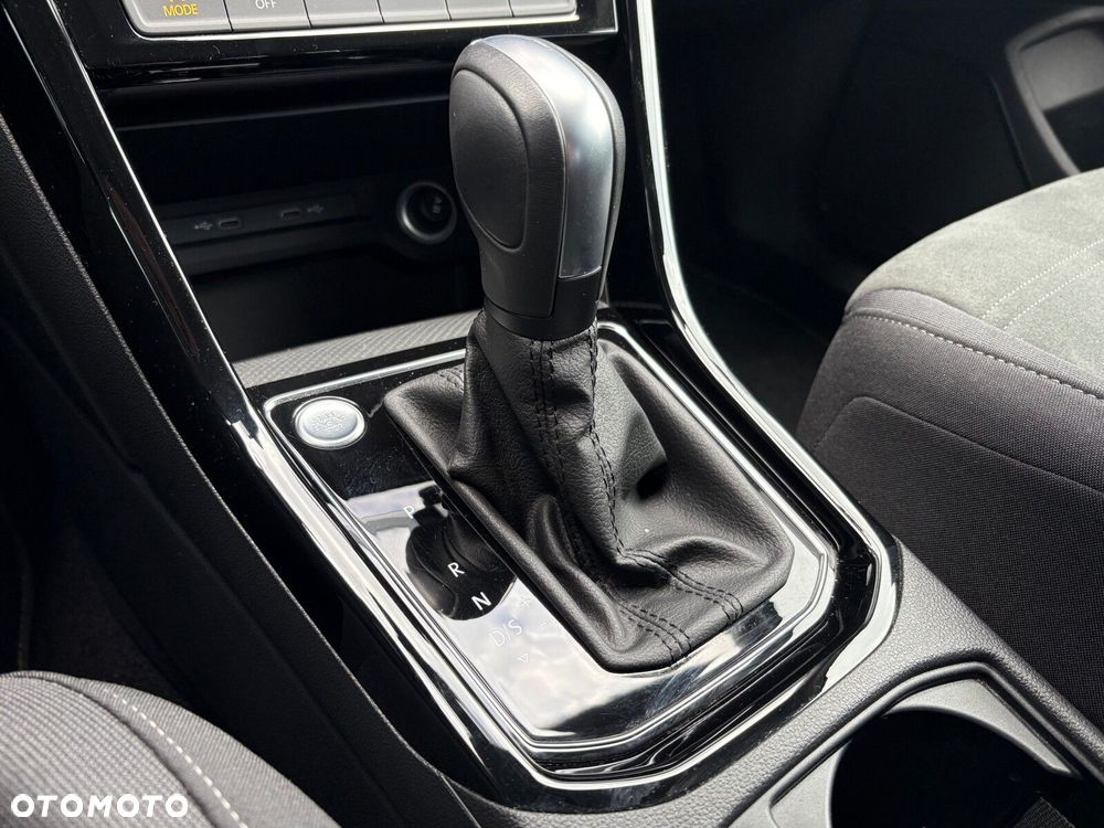 Volkswagen Touran - 28