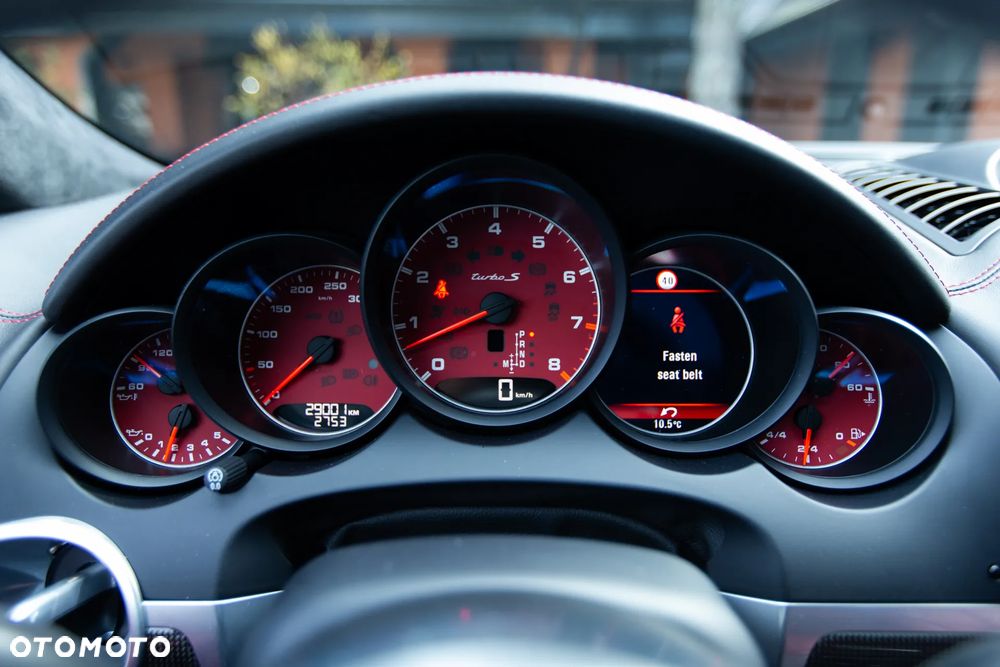 Porsche Cayenne Turbo S - 30