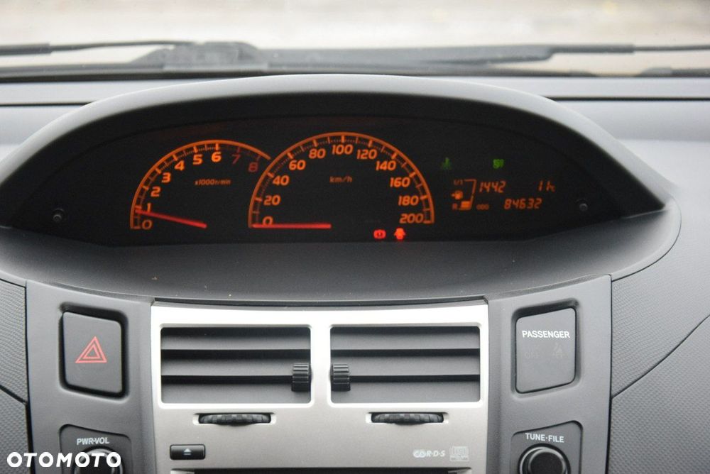 Toyota Yaris - 22