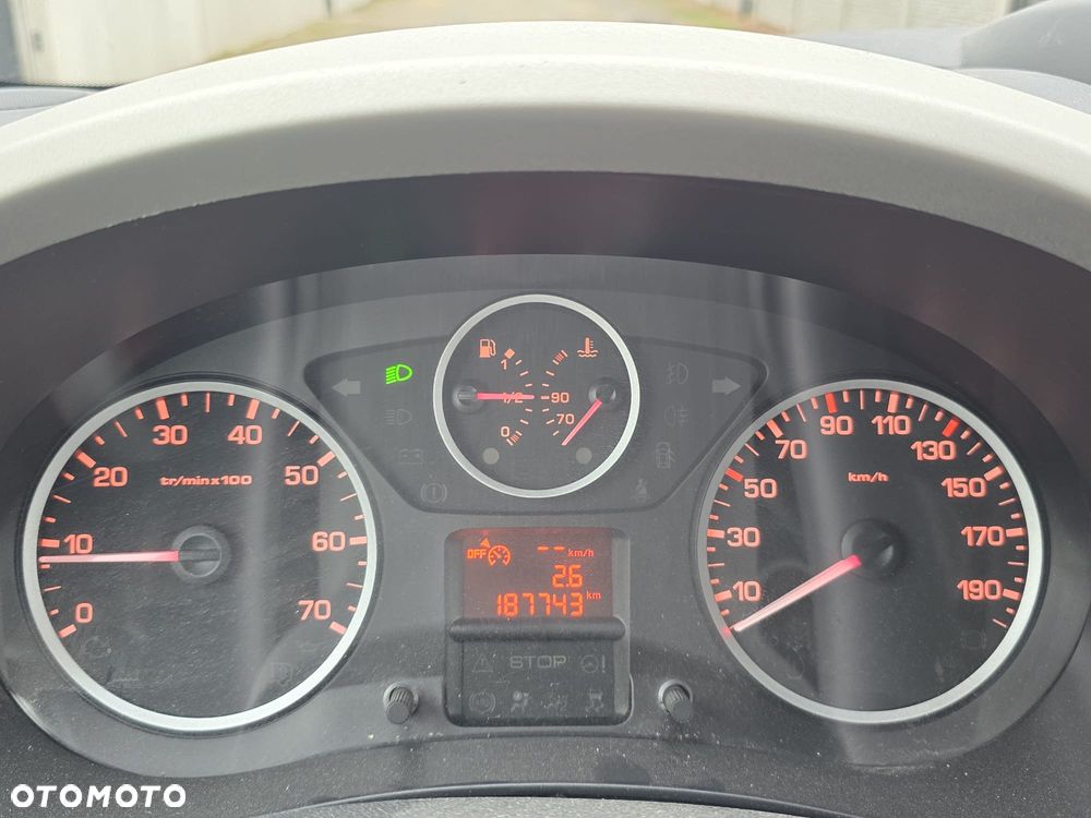 Peugeot Partner HDi FAP 115 Allure - 11