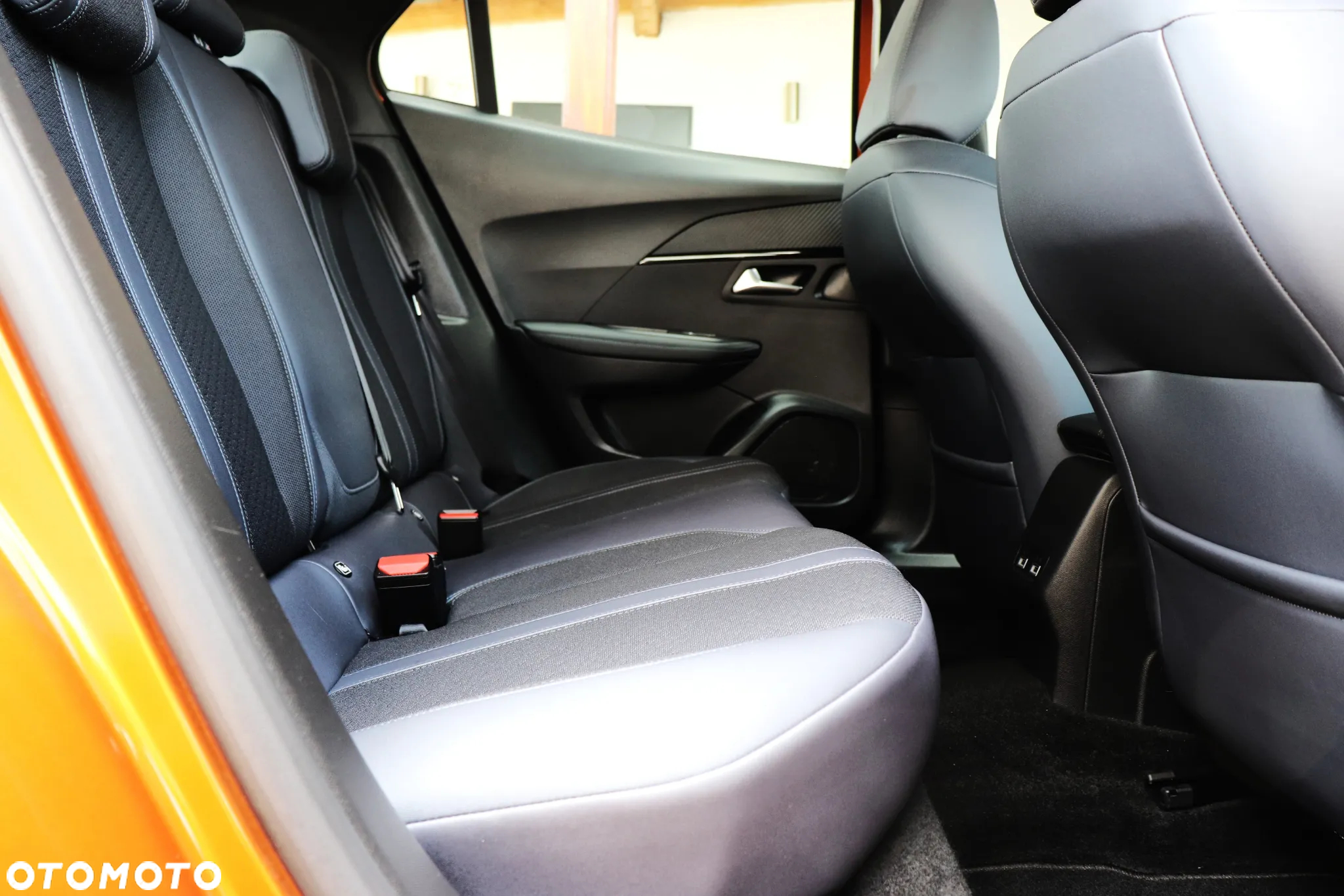 Peugeot 2008 1.2 PureTech Allure S&S - 21
