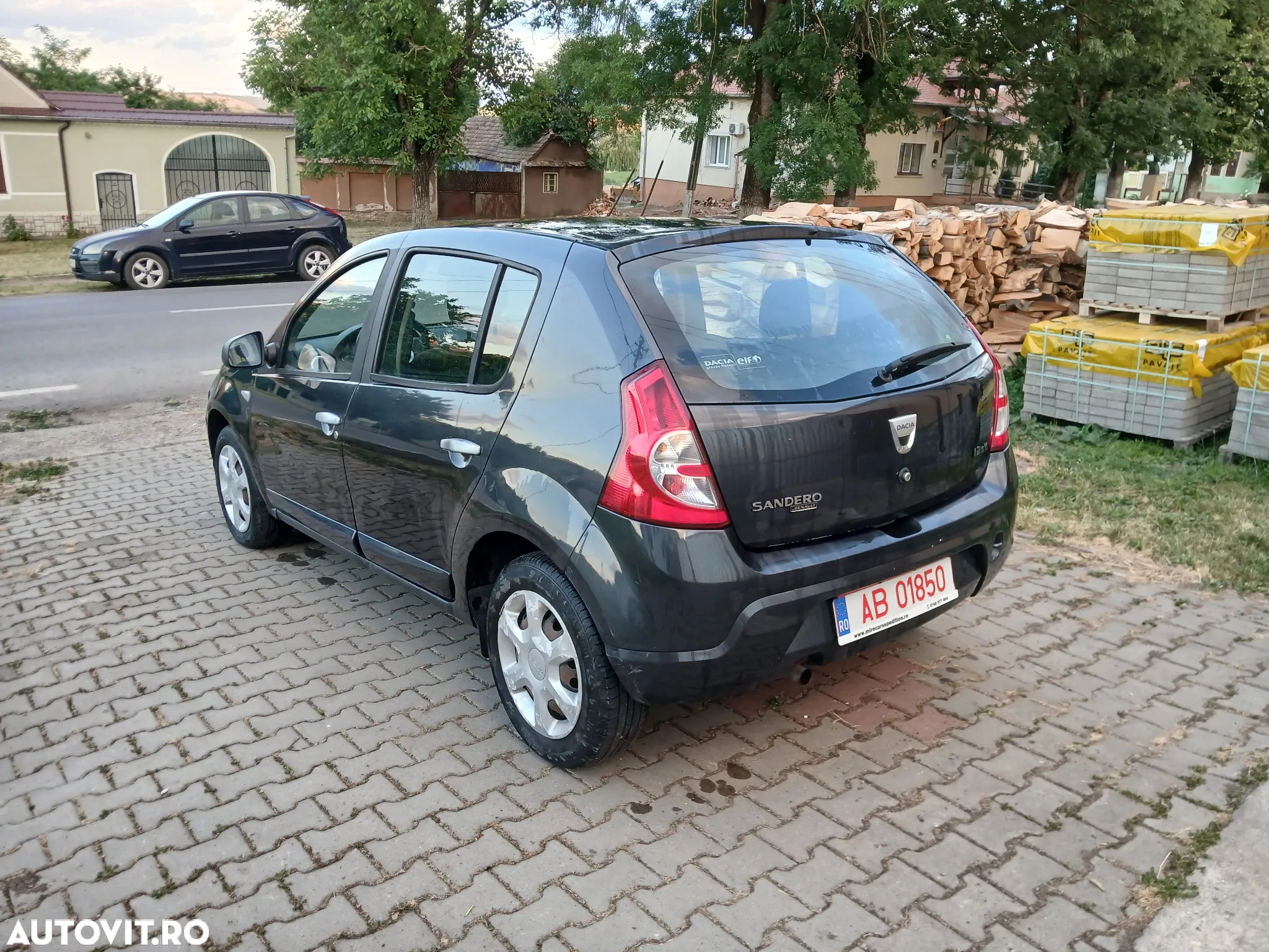 Dacia Sandero 1.2 16V 75 Laureate - 9