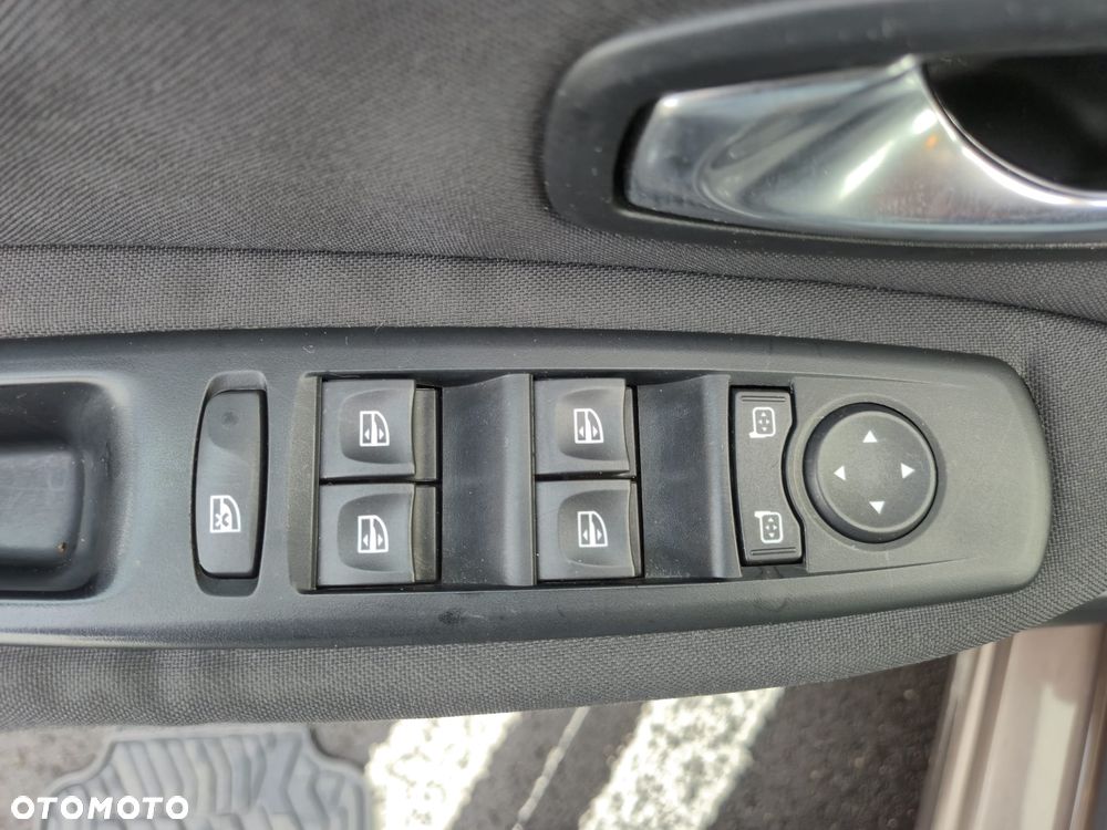 Renault Scenic 1.6 16V 110 Dynamique - 17