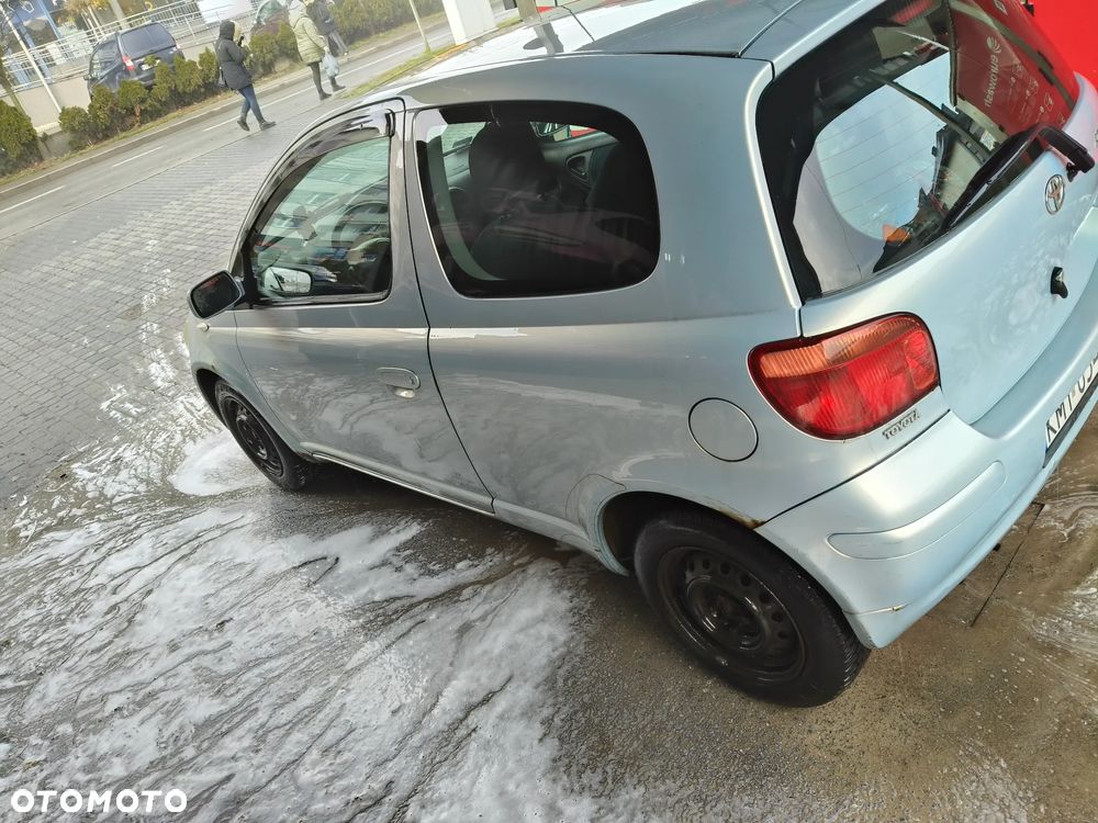 Toyota Yaris 1.0 Base - 6