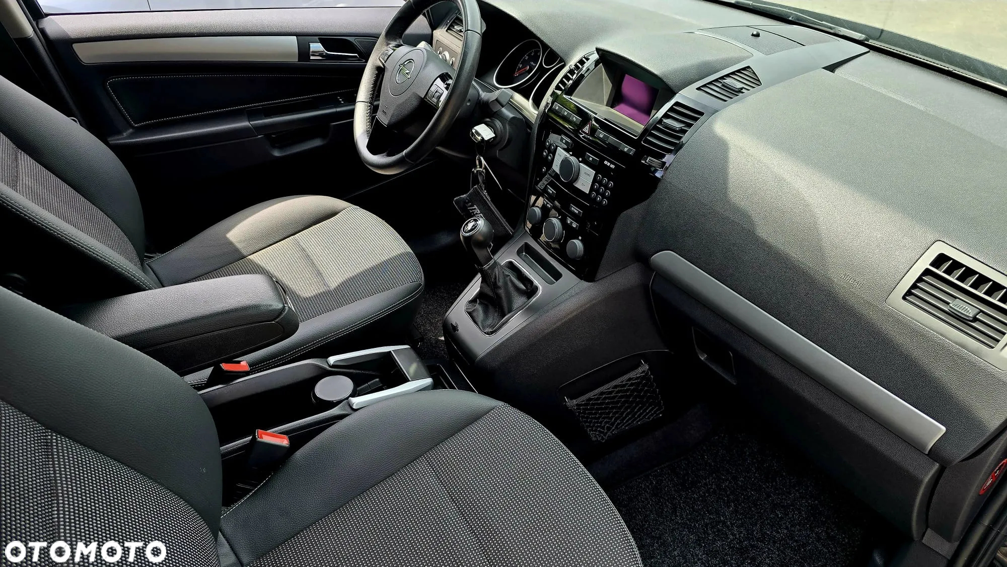 Opel Zafira 1.8 Cosmo - 24