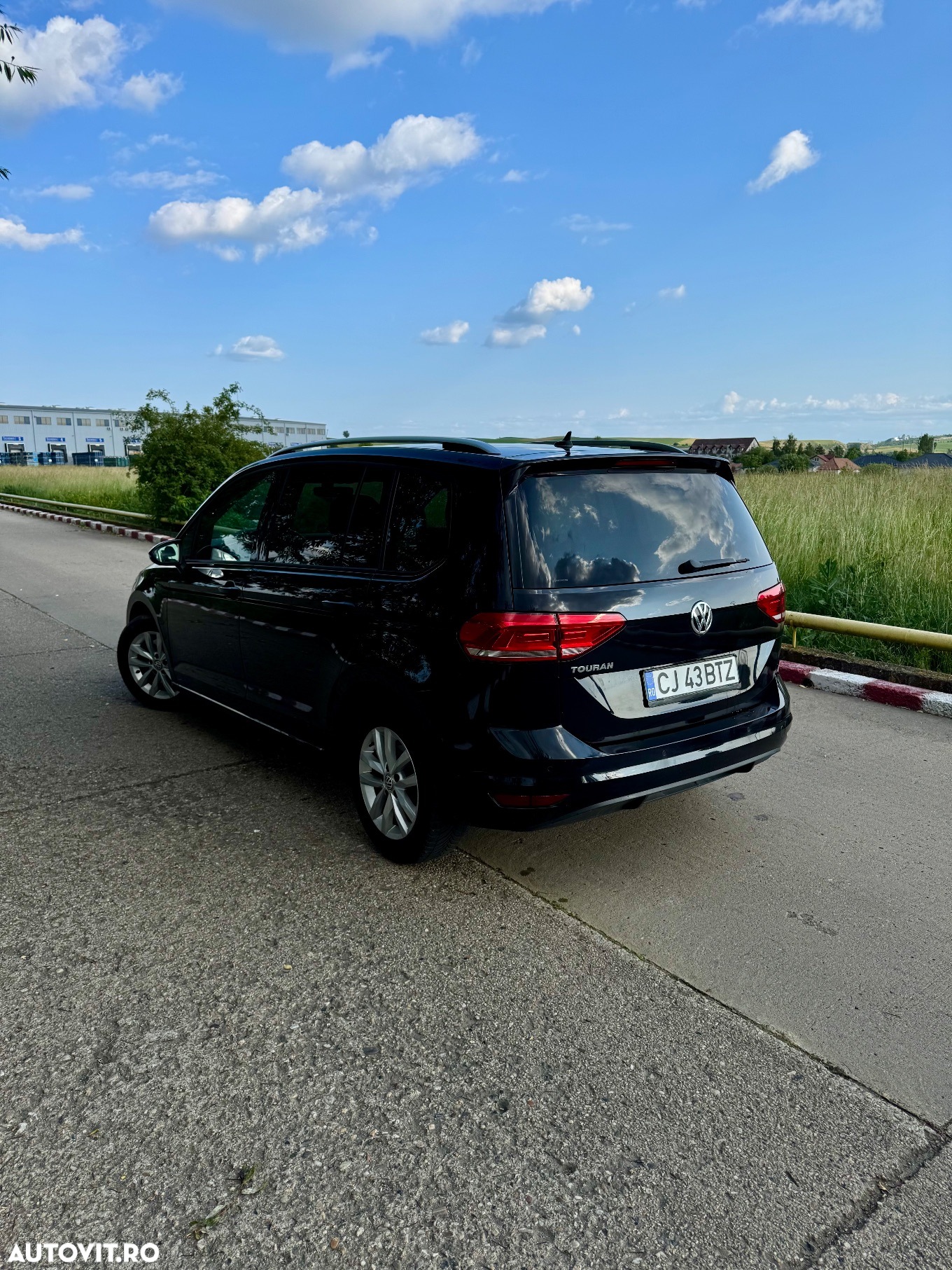 Volkswagen Touran 1.6 TDI SCR (BlueMotion Technology) DSG Comfortline - 13