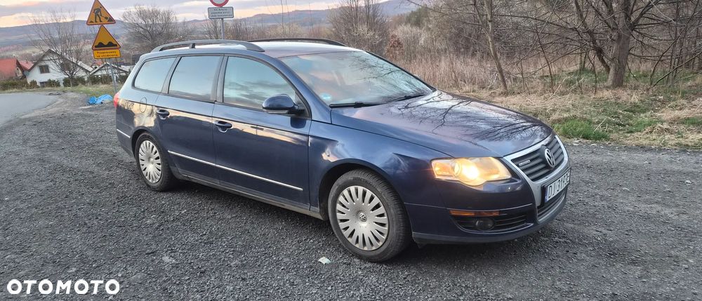 Volkswagen Passat - 1