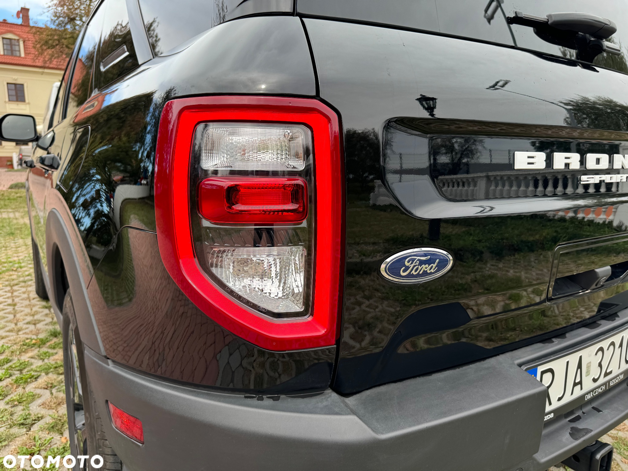 Ford Bronco - 35