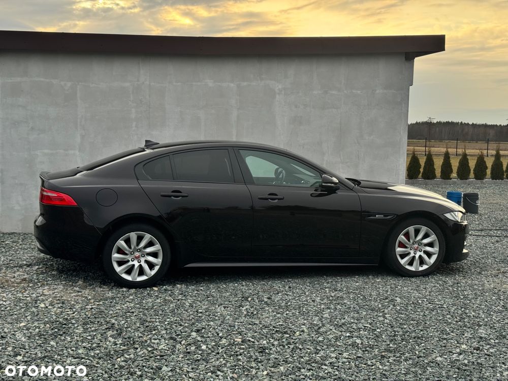 Jaguar XE 2.0 D R-Sport - 6