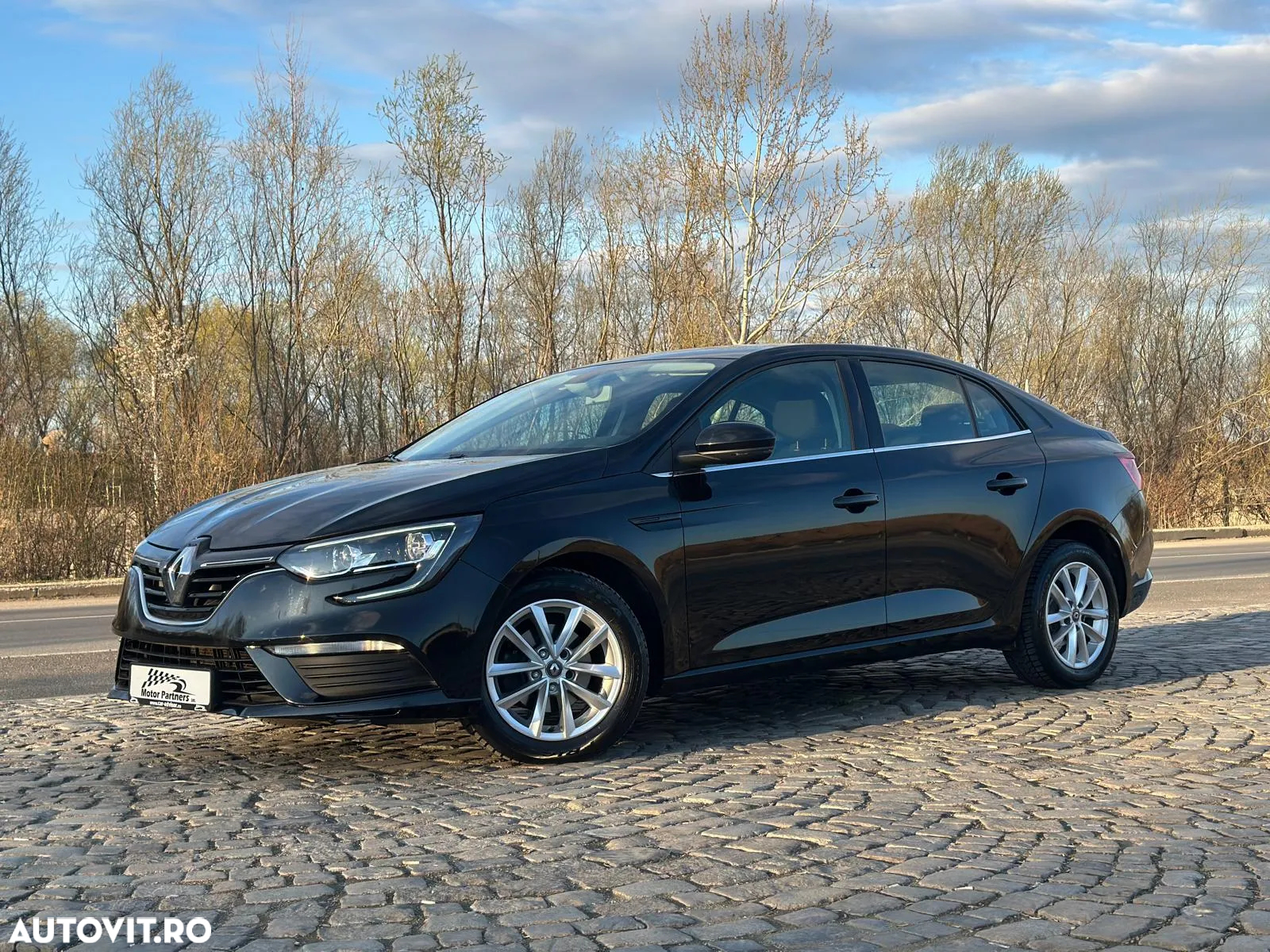 Renault Megane Blue dCi 116 EDC Zen - 4