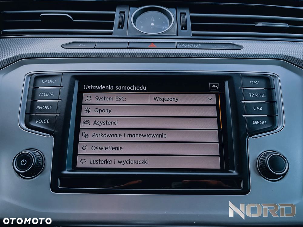 Volkswagen Passat 1.4 TSI BlueMotion Technology DSG Comfortline - 27