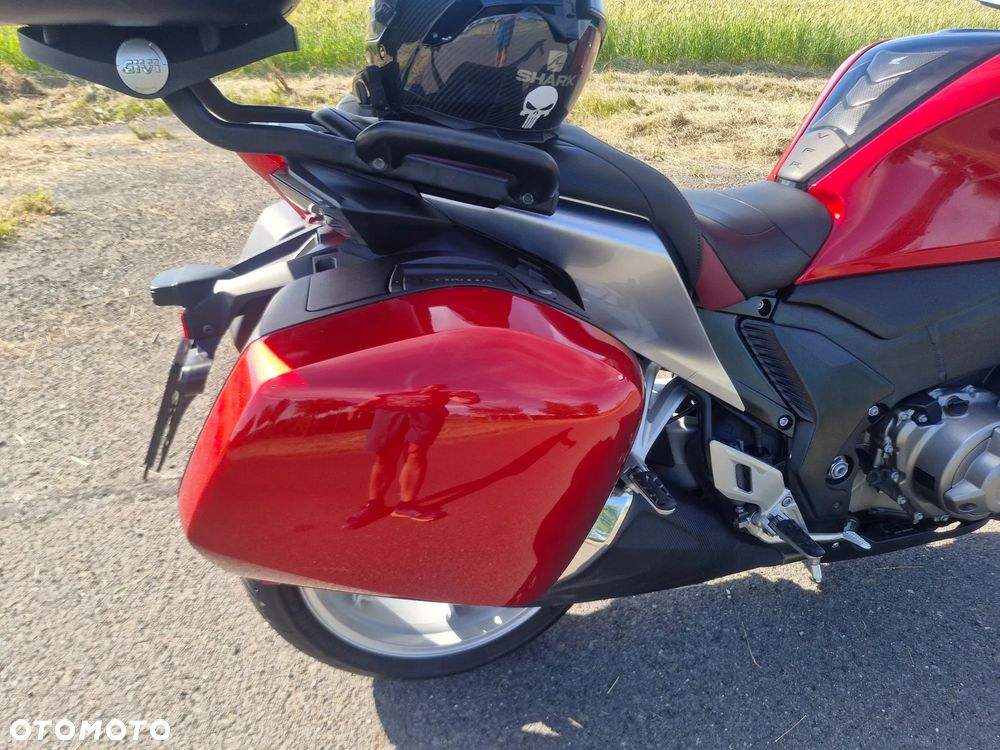 Honda VFR - 21