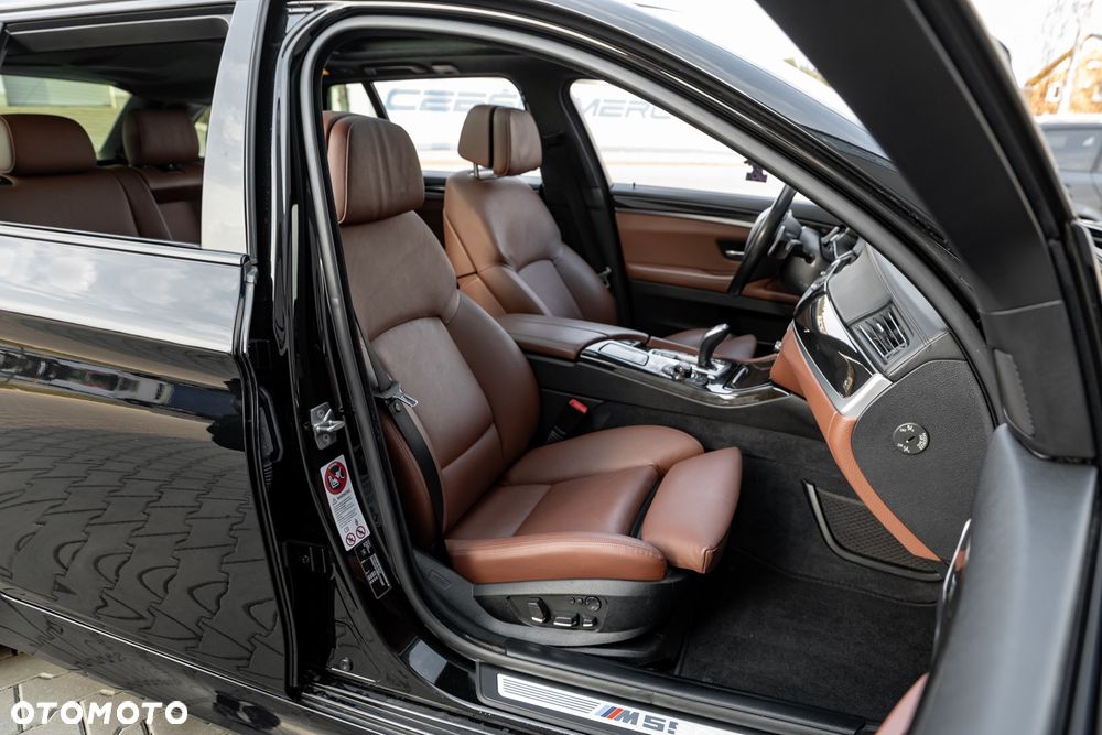BMW Seria 5 M550d xDrive - 25