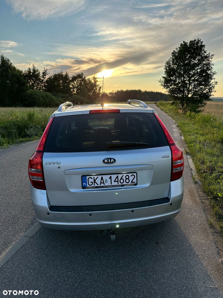 Kia Ceed - 4