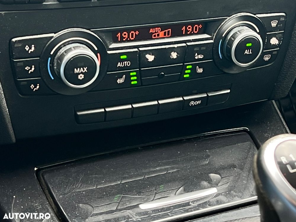 BMW Seria 3 318d DPF Touring Edition Lifestyle - 24