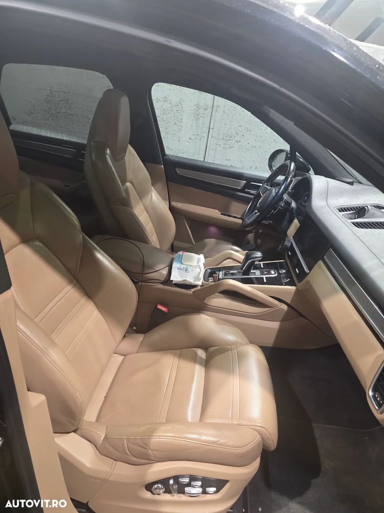 Porsche Cayenne - 9