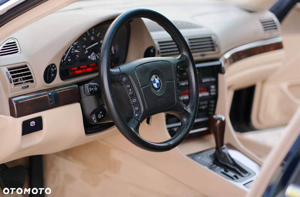 BMW Seria 7 740iL - 35
