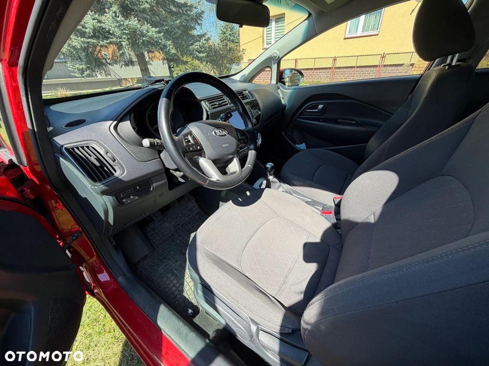 Kia Rio - 12