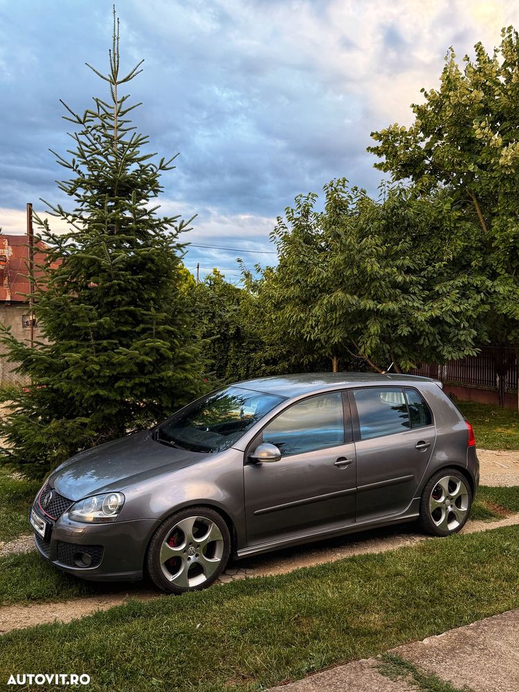 Volkswagen Golf - 1