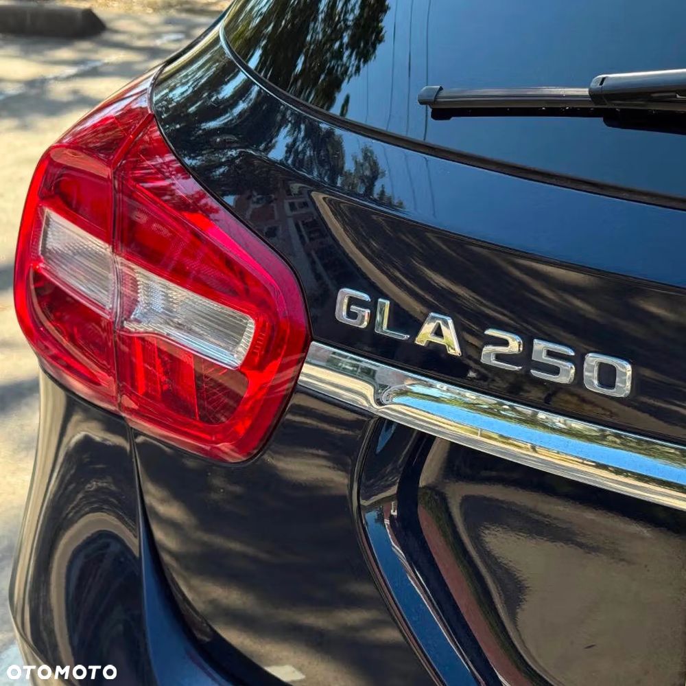 Mercedes-Benz GLA 250 4-Matic - 8