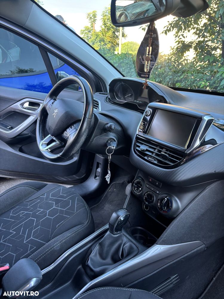 Peugeot 2008 - 8