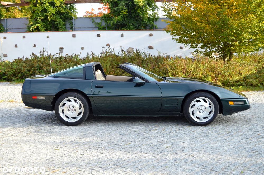 Chevrolet Corvette - 5