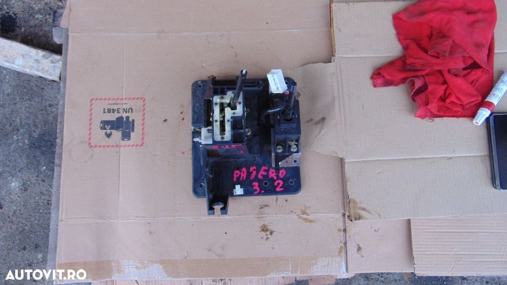 Timonerie Mitsubishi Pajero mk3 motor 3.2 automat dezmembrez - 2