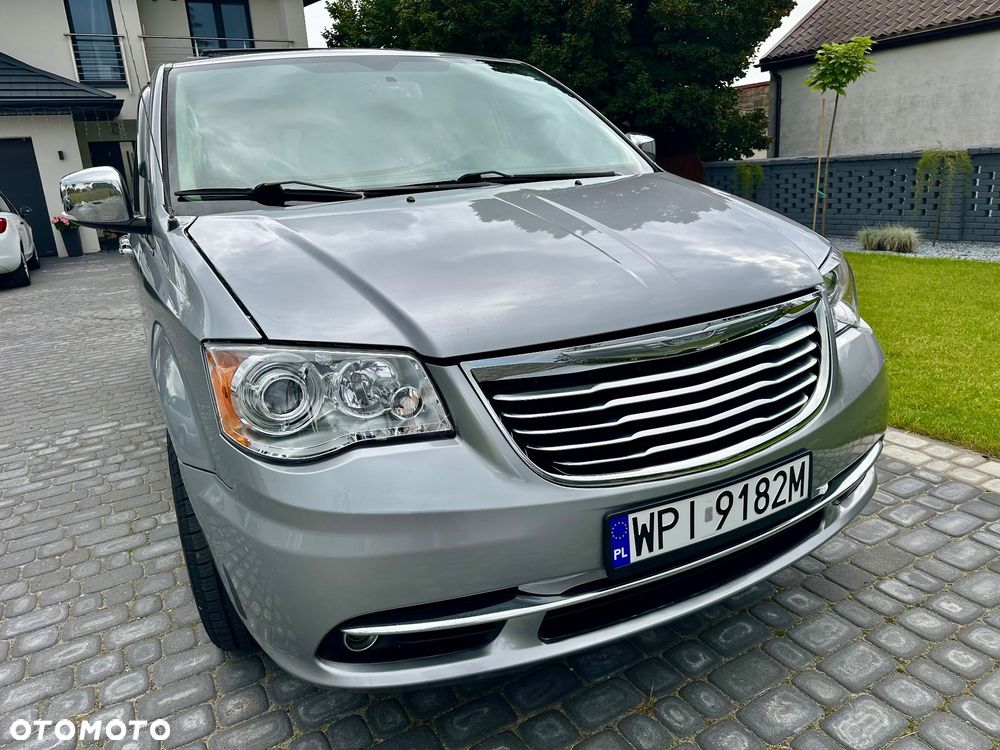 Chrysler Town & Country 3.6 Limited - 18