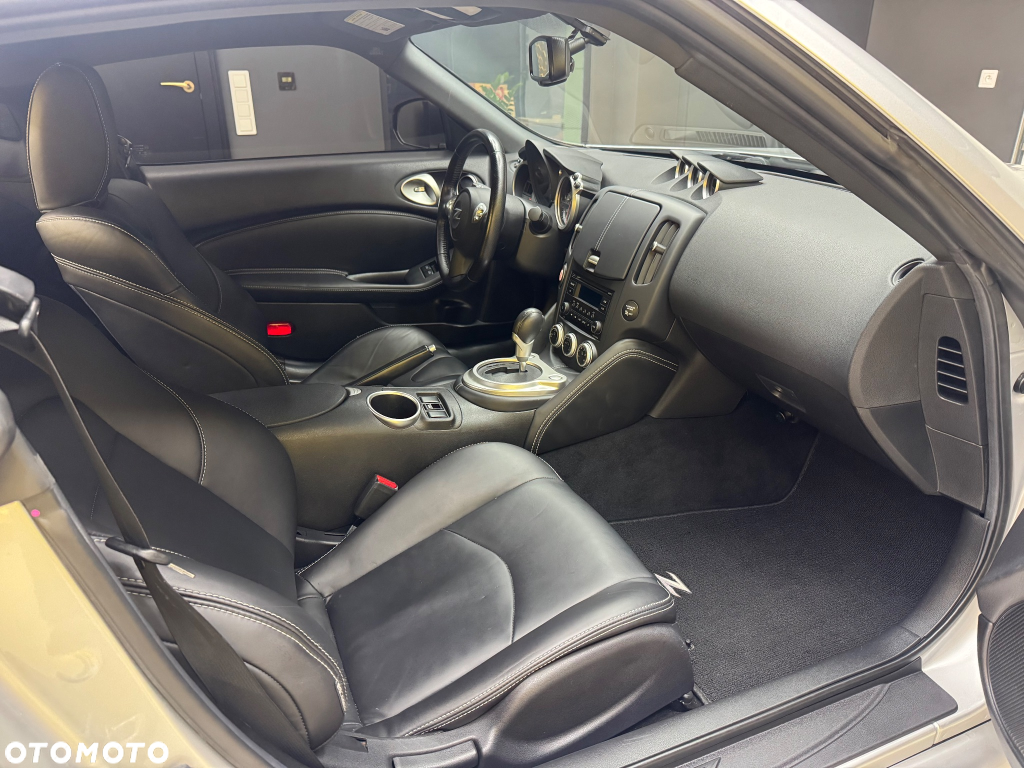 Nissan 370 Z - 30