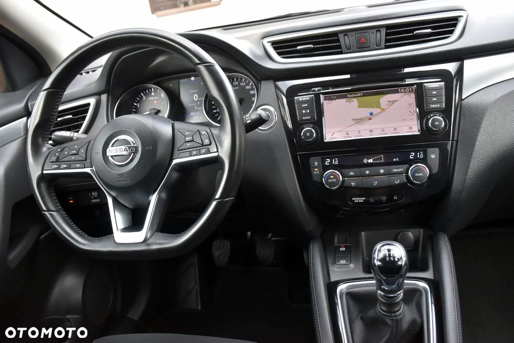 Nissan Qashqai 1.3 DIG-T N-Connecta - 25