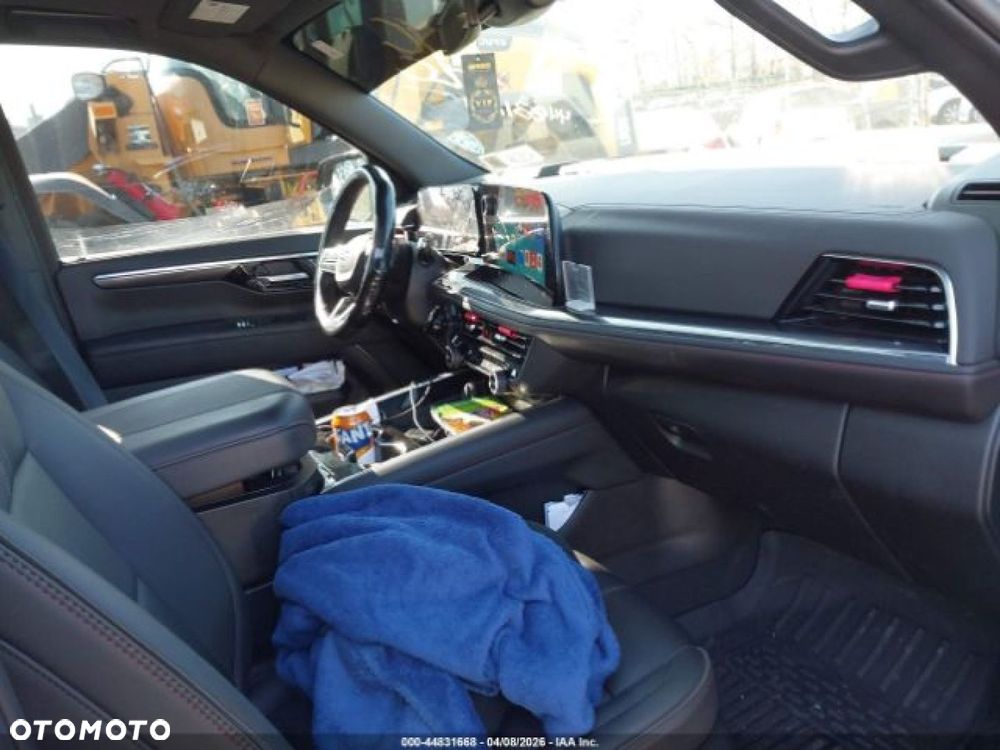 Chevrolet Suburban - 9