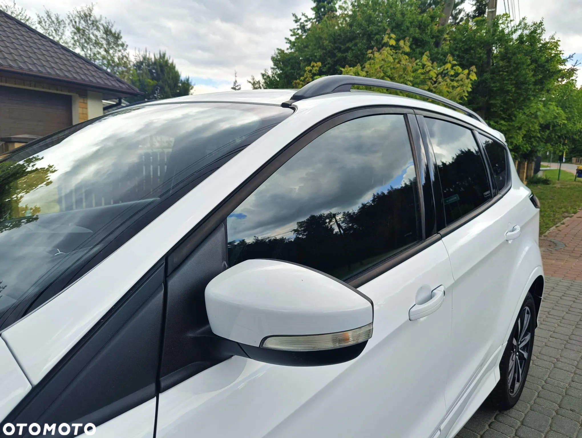 Ford Kuga 2.0 TDCi 2x4 Titanium - 37