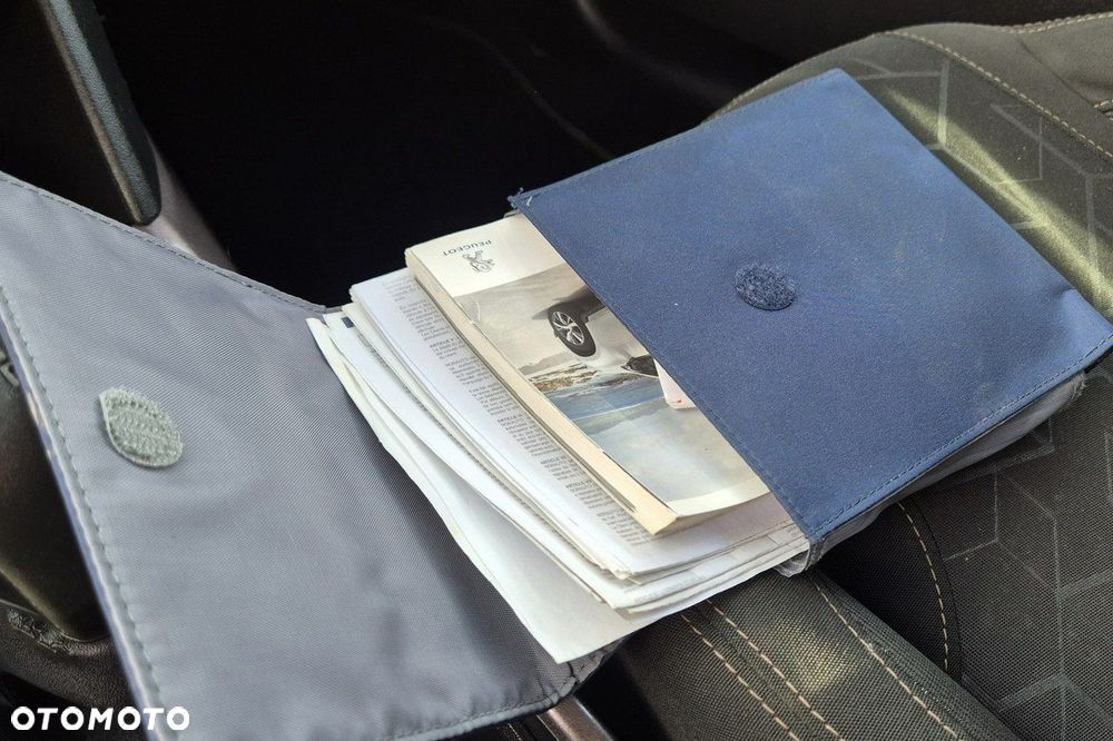 Peugeot 2008 1.2 Pure Tech Signature - 17